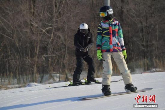 ��ѩ�ۺ������ڼ����е�ѩ����ѩ��(�Y�ψD)���� �z