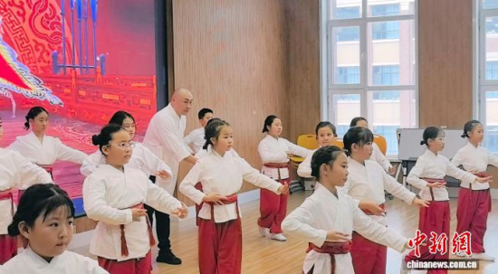 �����݆Tʷ����(qu��n)���ڽoС�W(xu��)�������n����ʯ���� �z