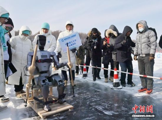 1��10�գ������L(zh��ng)�����C(j��)�������������ϓ]��(d��ng)ѩ�ȣ��ڱ����ϊ^��������(�Y�ψD) ���� �z